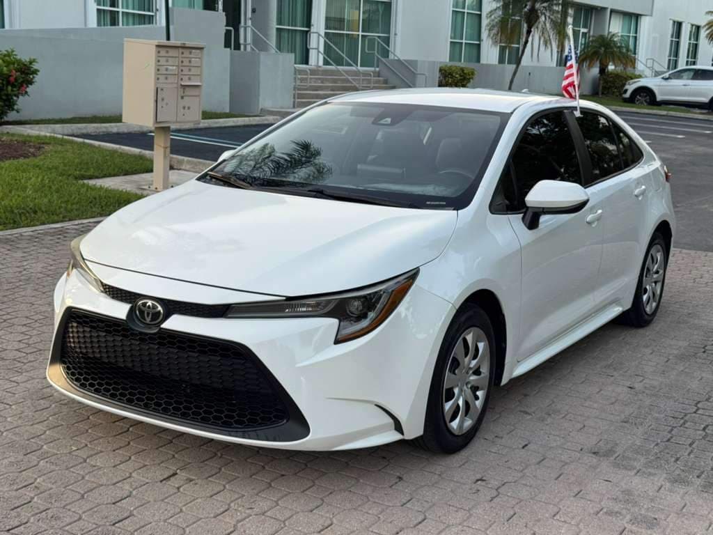 2021 Toyota COROLLA LE — photo 1